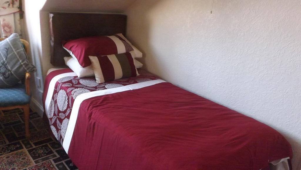 Almond Villa Guest House Пърт Стая снимка